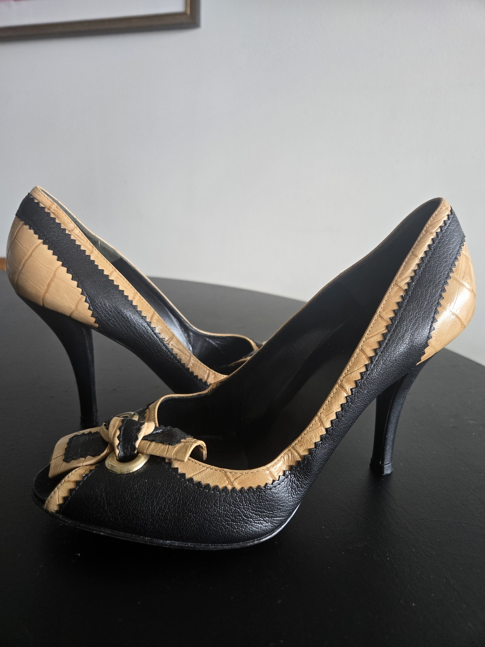 Stuart Weitzman Two-Tone Peep Toe Pumps Bow Accent 39